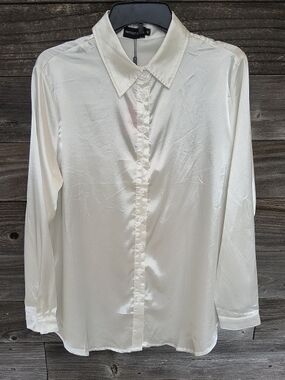 PrettyLittleThing White Satin Button-Front Blouse Size Medium